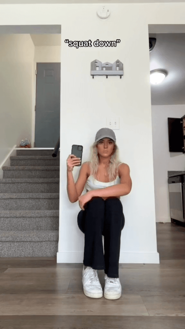 "squat down"