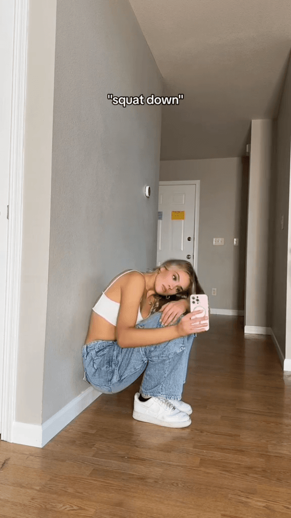 "squat down"