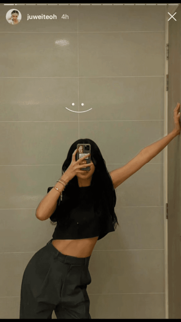 Mirror_Pose_π