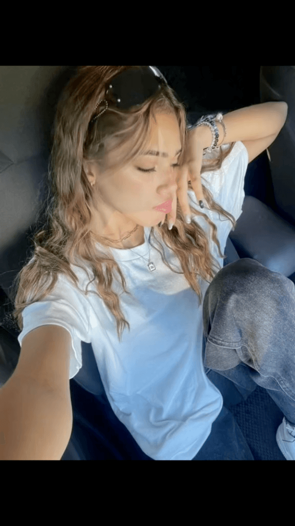 Pouting Pose π