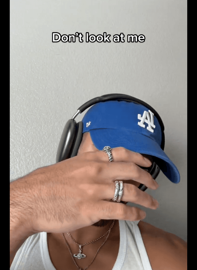Don't look at me_1