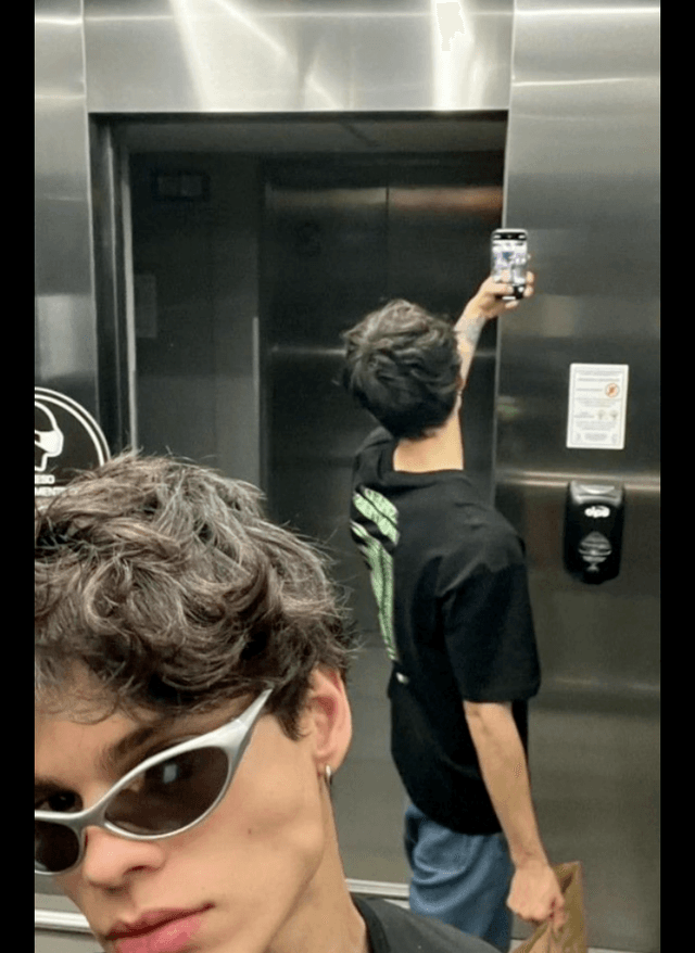 Elevator Selfie ๐ธ