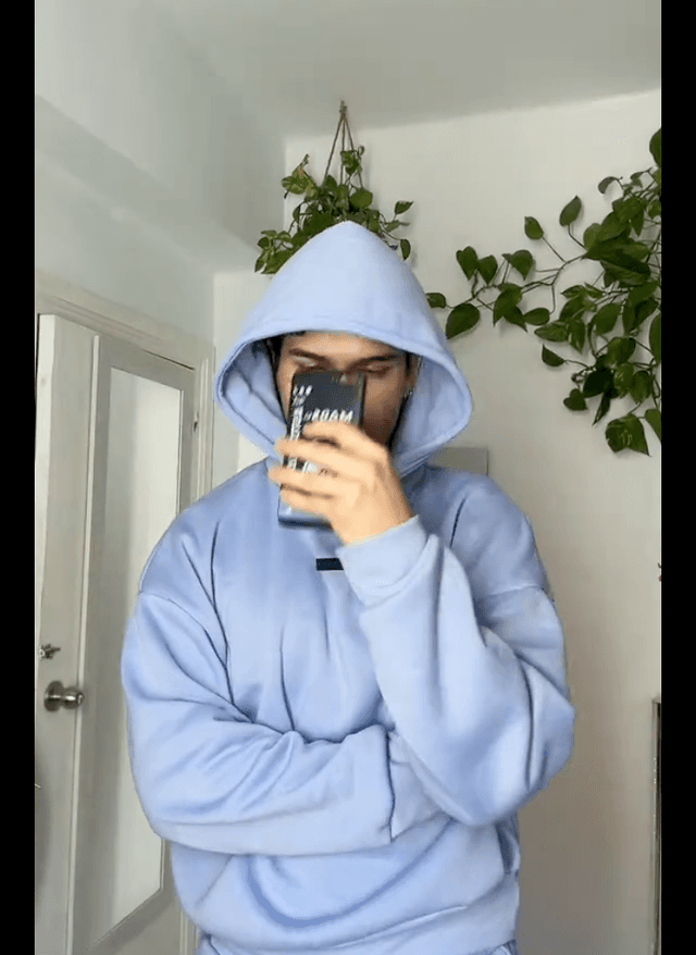 Hoodie Peek ๐