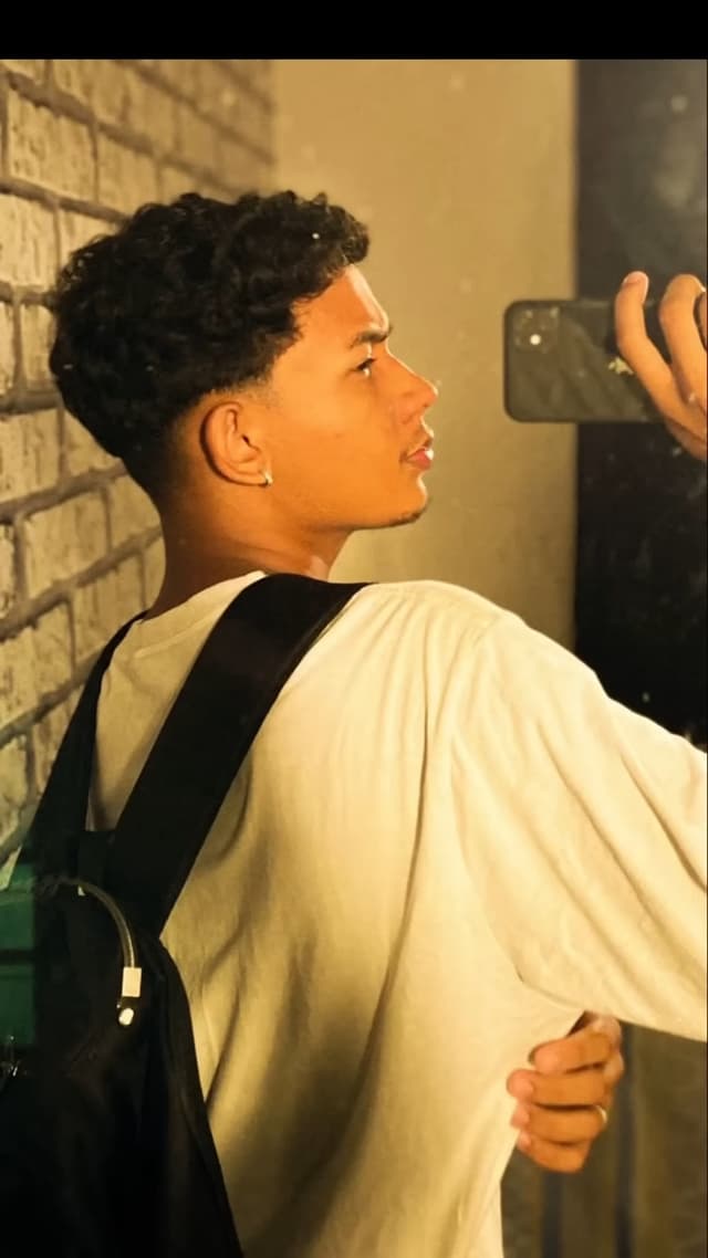Mirror Pose ๐