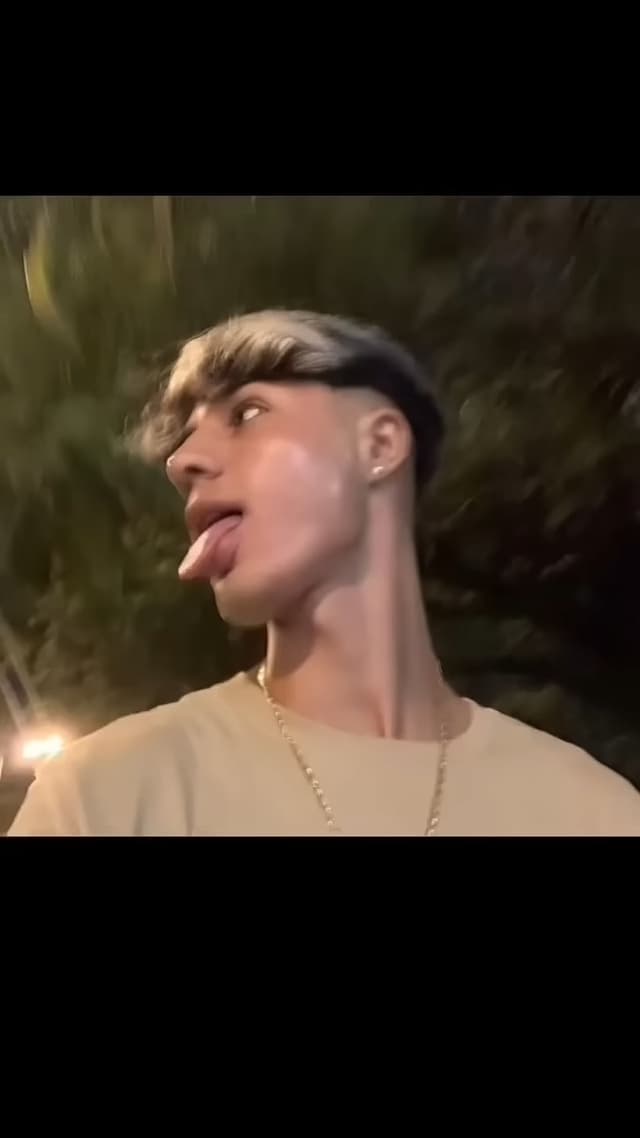 Side-Tongue Out ๐
